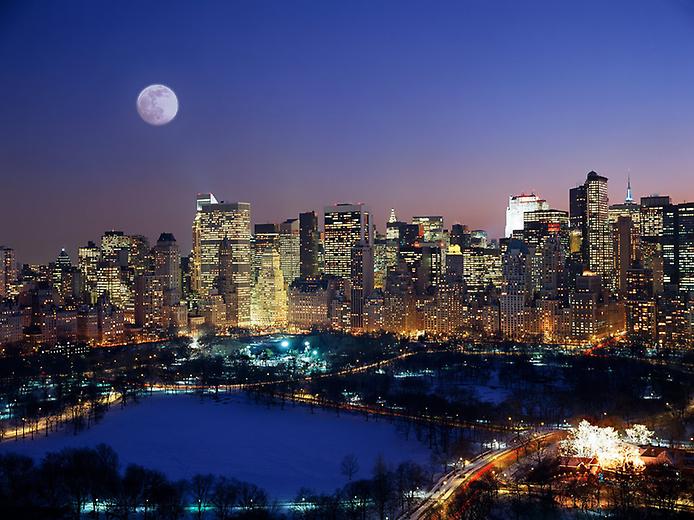 Moonrise_Over_Manhattan_Island_New_York