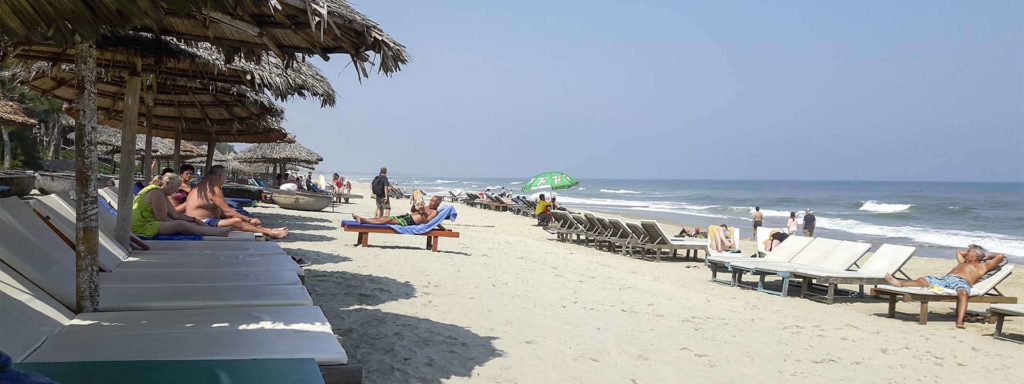 Посетите эти 10 солнечных, очаровательных пляжных городов во Вьетнаме_an-bang-beach