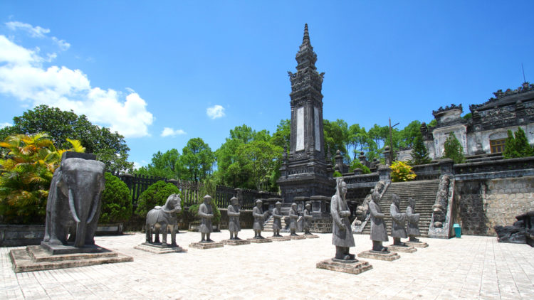 Гробница Кхай Диня (гора Чау Чу, г. Хюэ) 4