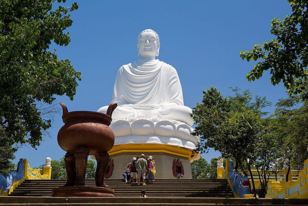 Пагода Лонг Шон и Белый Будда (г. Нячанг) 2