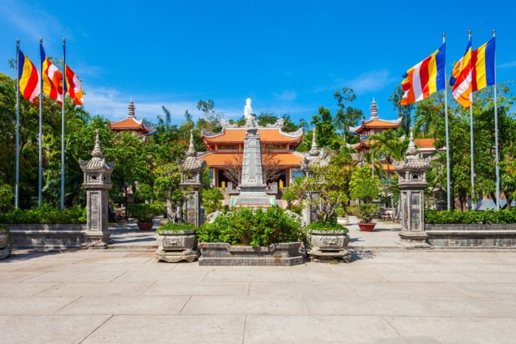 Пагода Лонг Шон и Белый Будда (г. Нячанг) 3