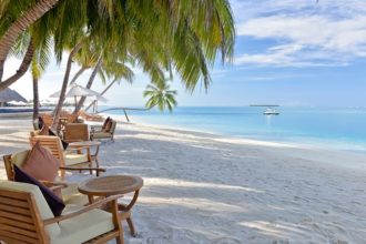 Курортный пляж на Мальдивах