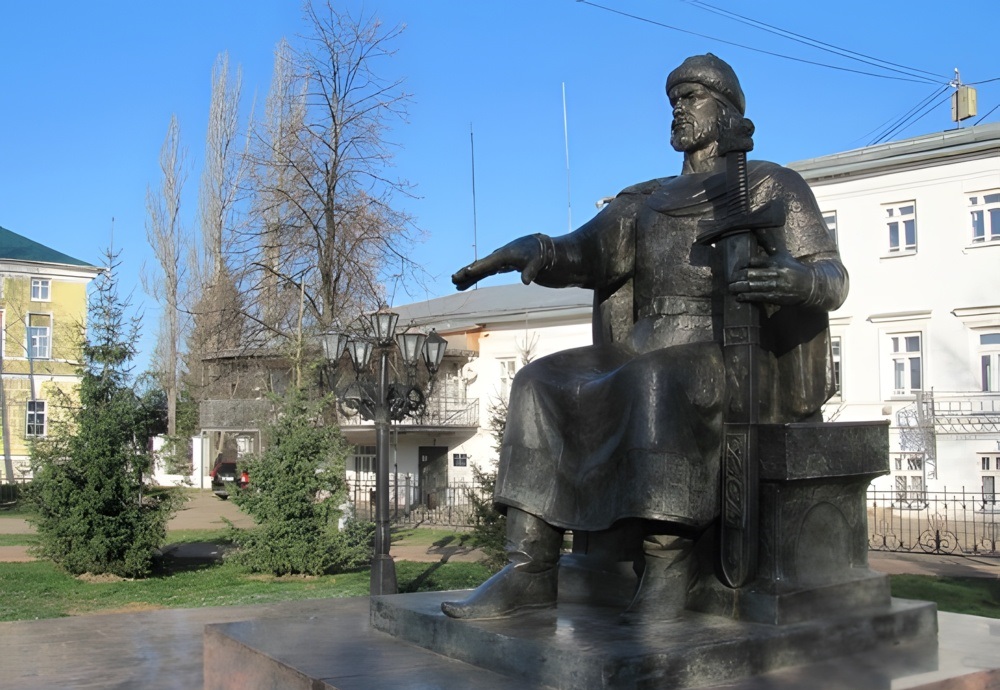 Памятник Юрию Долгорукому в Костроме_6