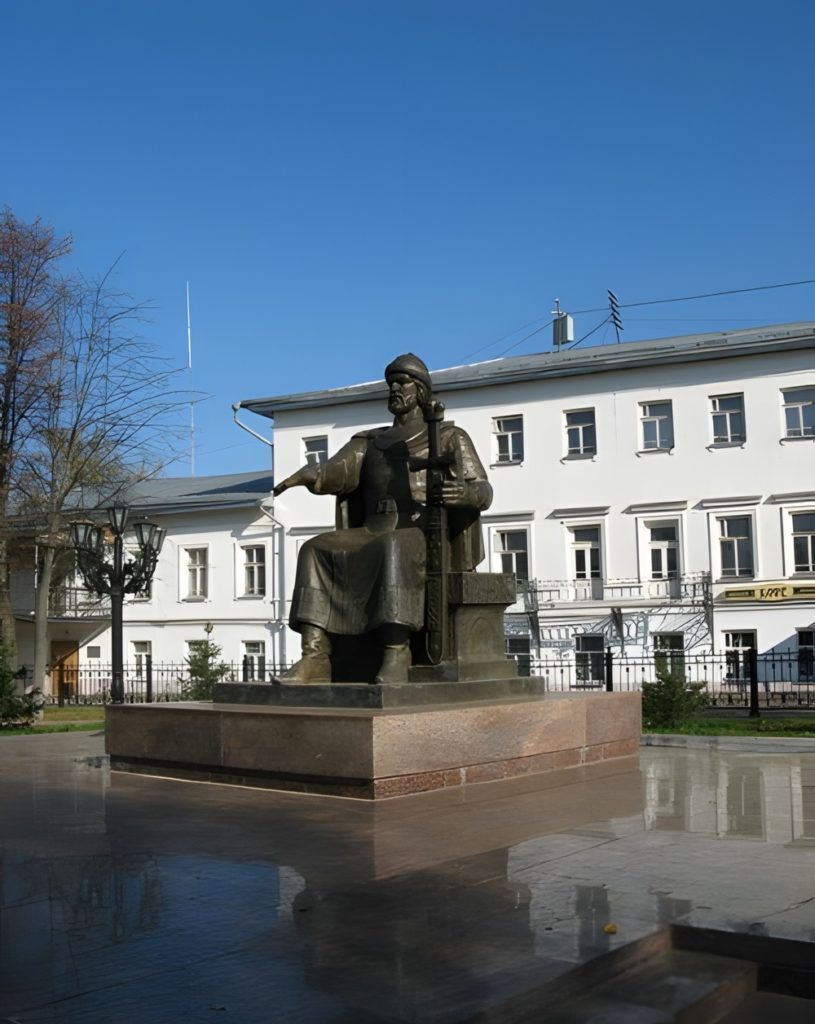 Памятник Юрию Долгорукому в Костроме_7
