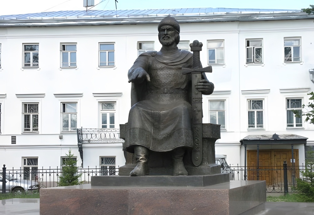Памятник Юрию Долгорукому в Костроме_8